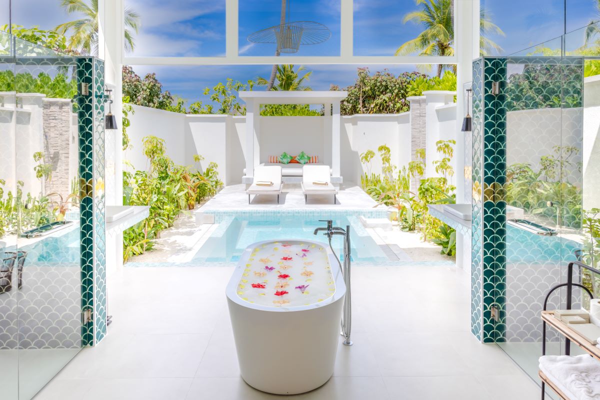 Grand Beach Villa with Pool Photo 3