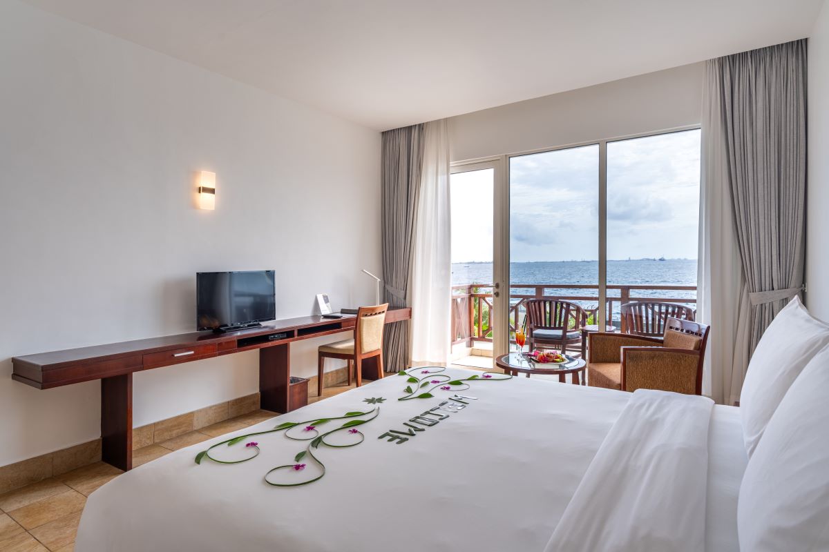 Deluxe Seaview Photo 1