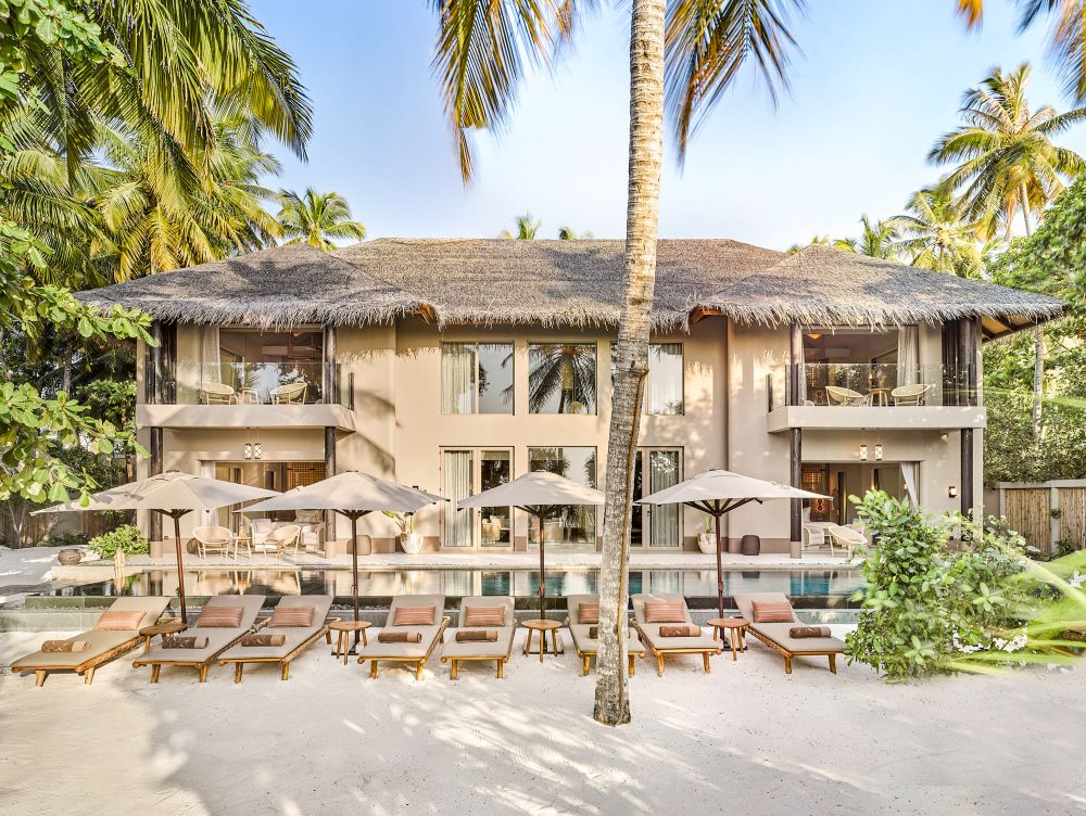 Four Bedroom Beach Residence with Pool Photo 1