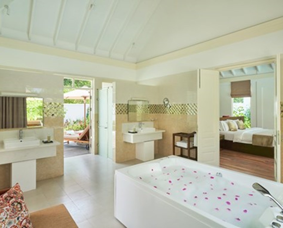 Two Bedroom Beach Residence with Pool Photo 3
