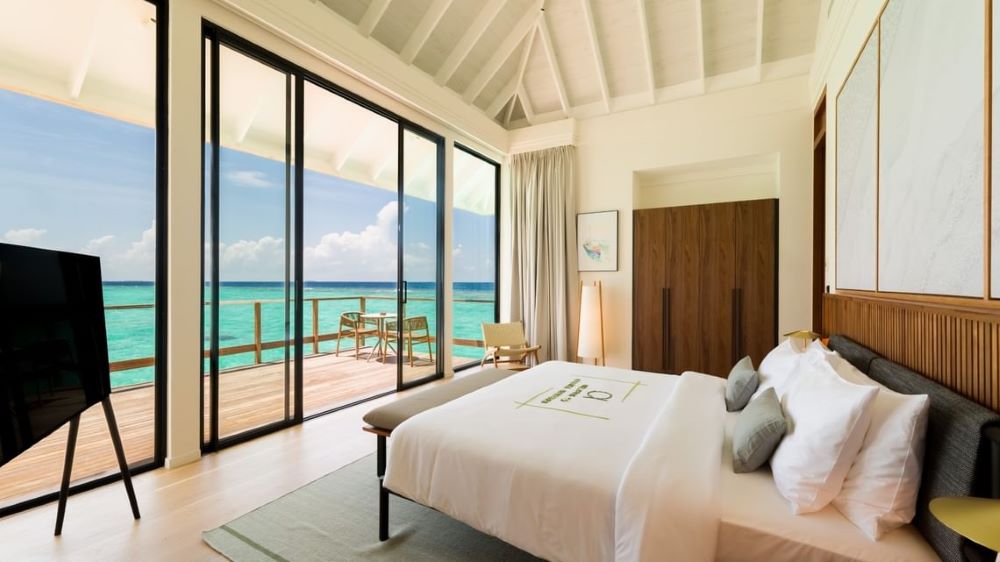 hree-Bedroom Water Residence with Private Pool Photo 2