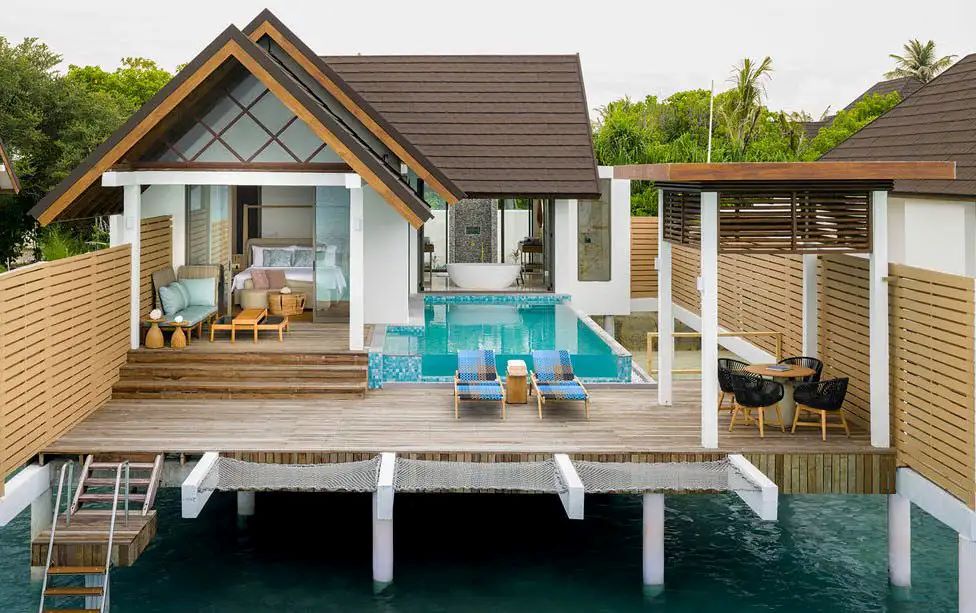 Semi-Ocean Pool Suite Photo 1