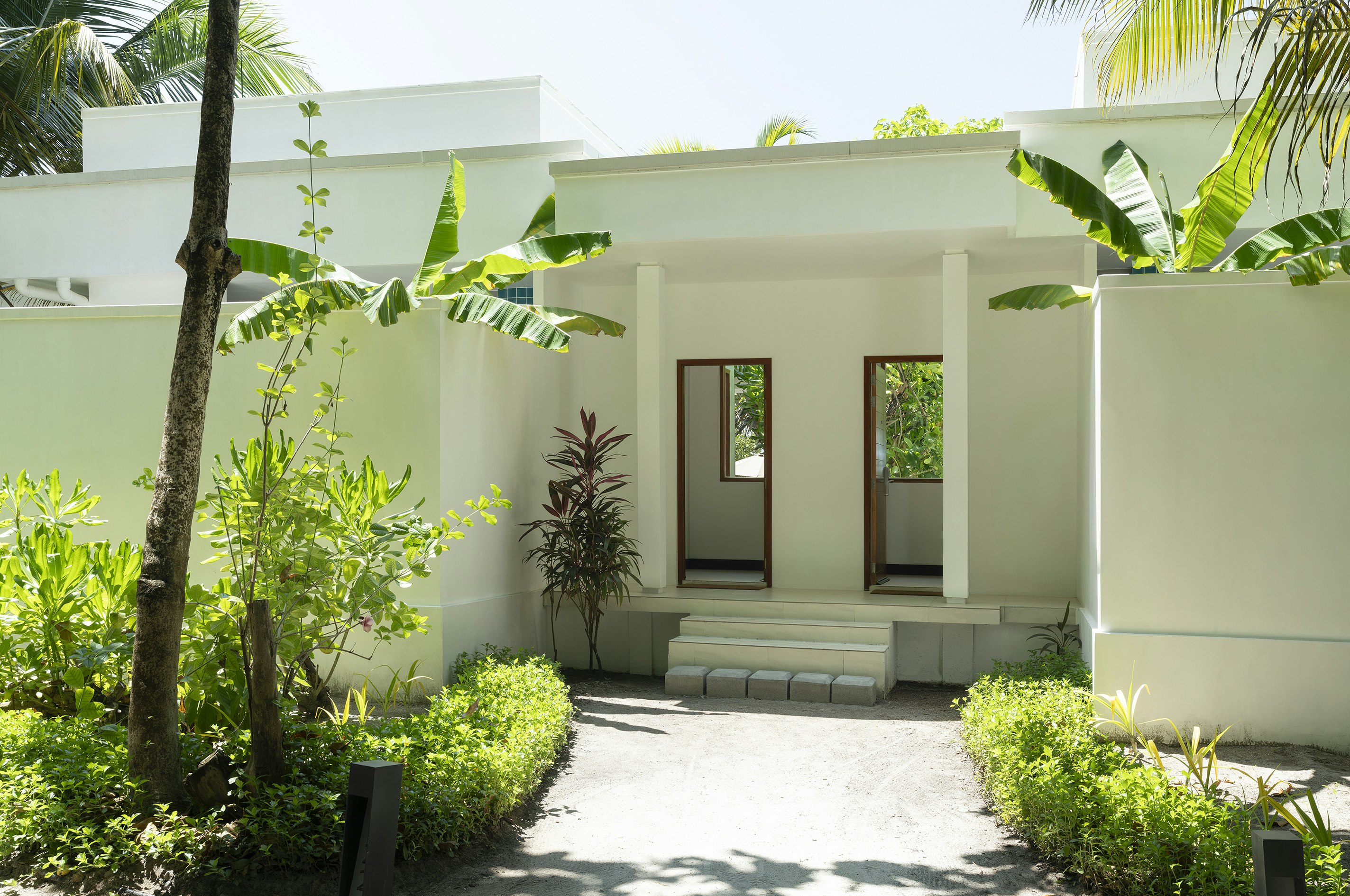 Two-Bedroom Deluxe Beach Bungalow Photo 3