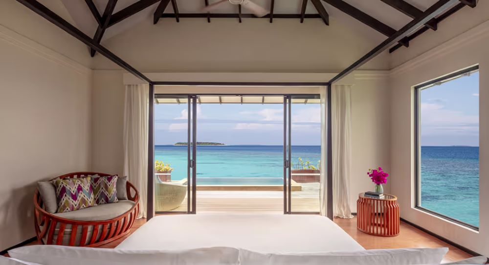 Over Water Pool Suite Photo 4