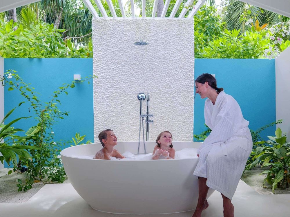 Two Bedroom Beach Suite with Pool Photo 4