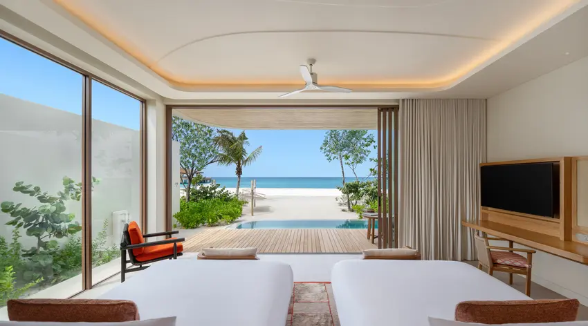 One-Bedroom Sunset Beach Pool Villa Photo 3