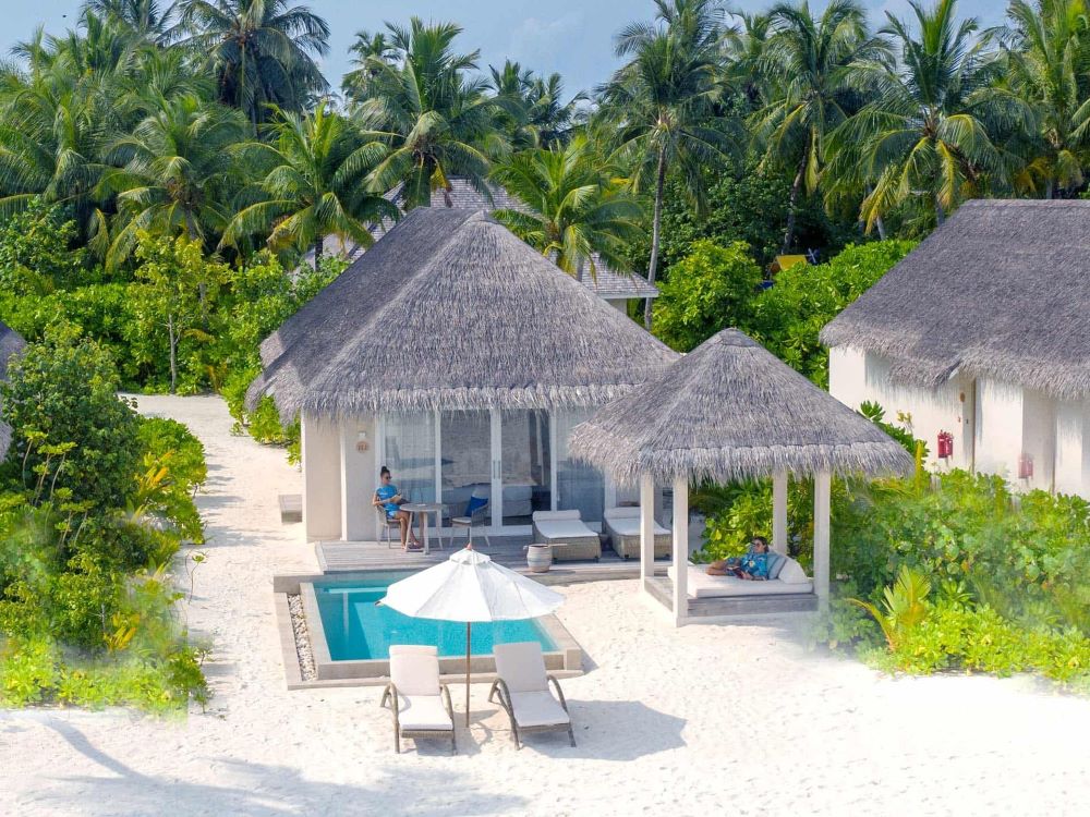 Deluxe Beach Villa with Pool Photo 1