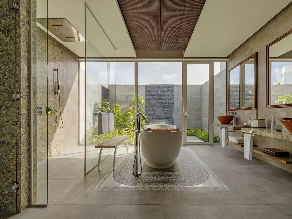 One Bedroom Water Villa with Pool Photo 4