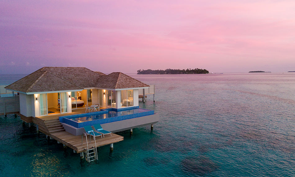 Sunset Aqua Pool Suite Photo 3