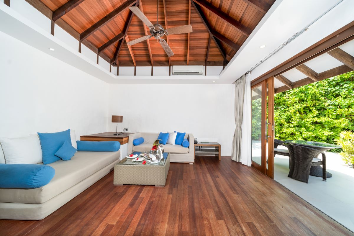 Deluxe Sunset Beach Villa with Pool Photo 3