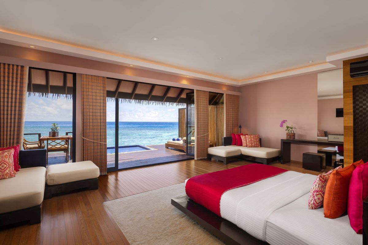 Sunset Water Villa with Private Pool and Jacuzzi Photo 3