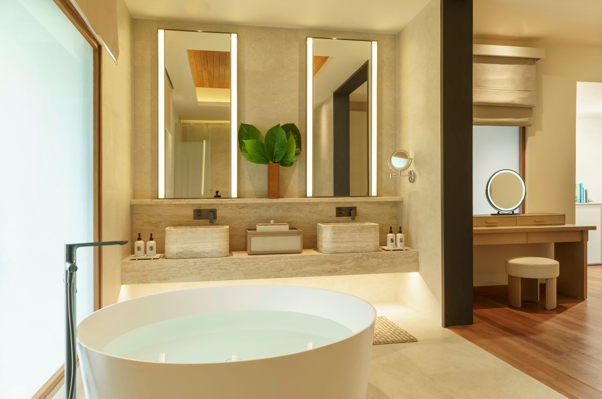 Two Bedroom Beach House with Pool Photo 5