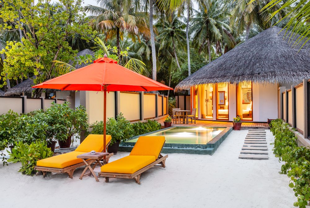 Beachfront Infinity Pool Villa Photo 4