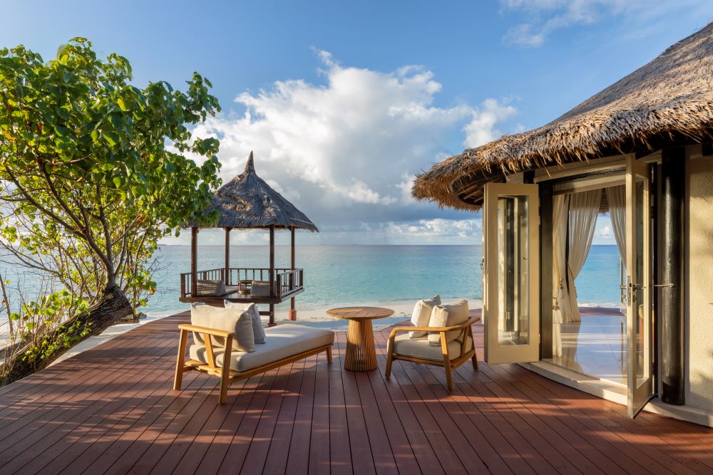 Grand Beachfront Pool Villa Photo 4