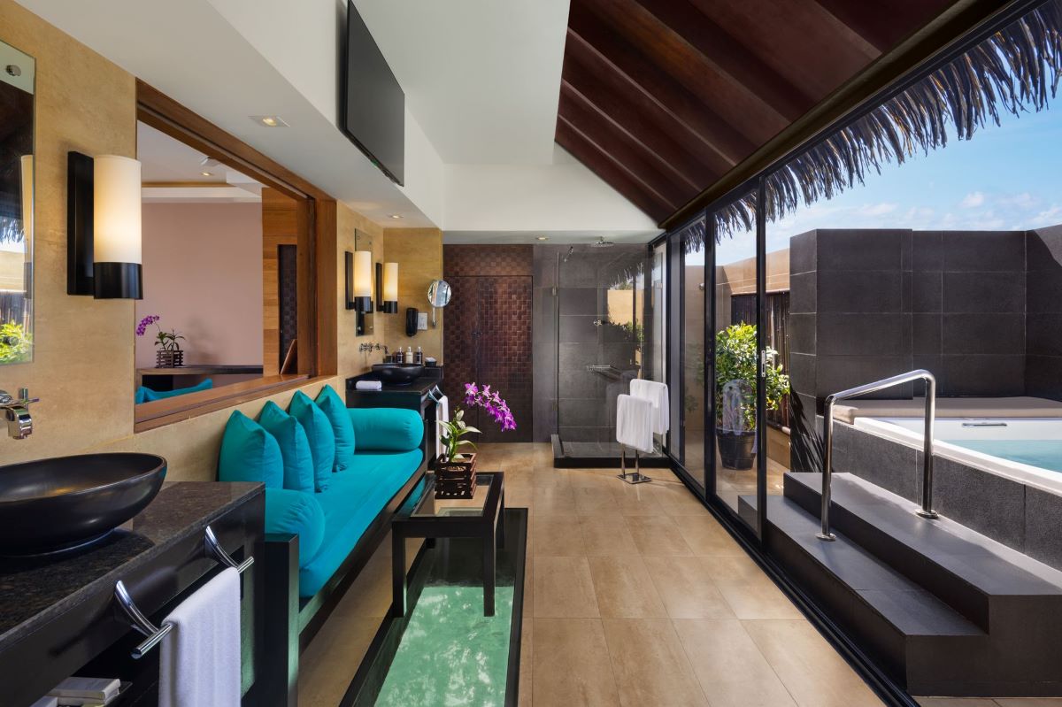 Overwater Villa Jacuzzi Photo 1