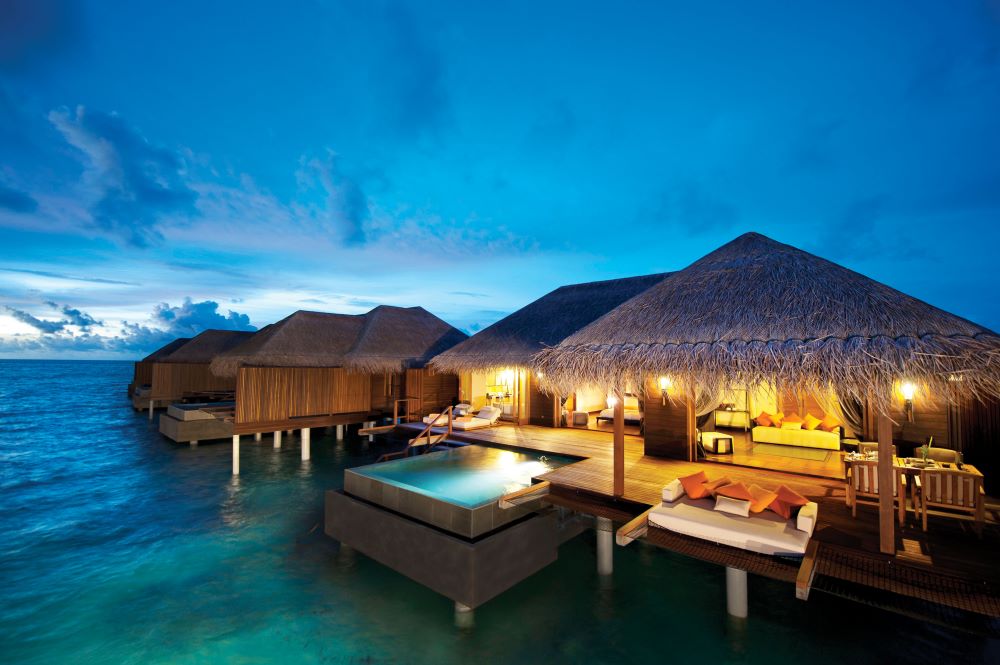 Sunset Family Ocean Suite with Pool Photo 3