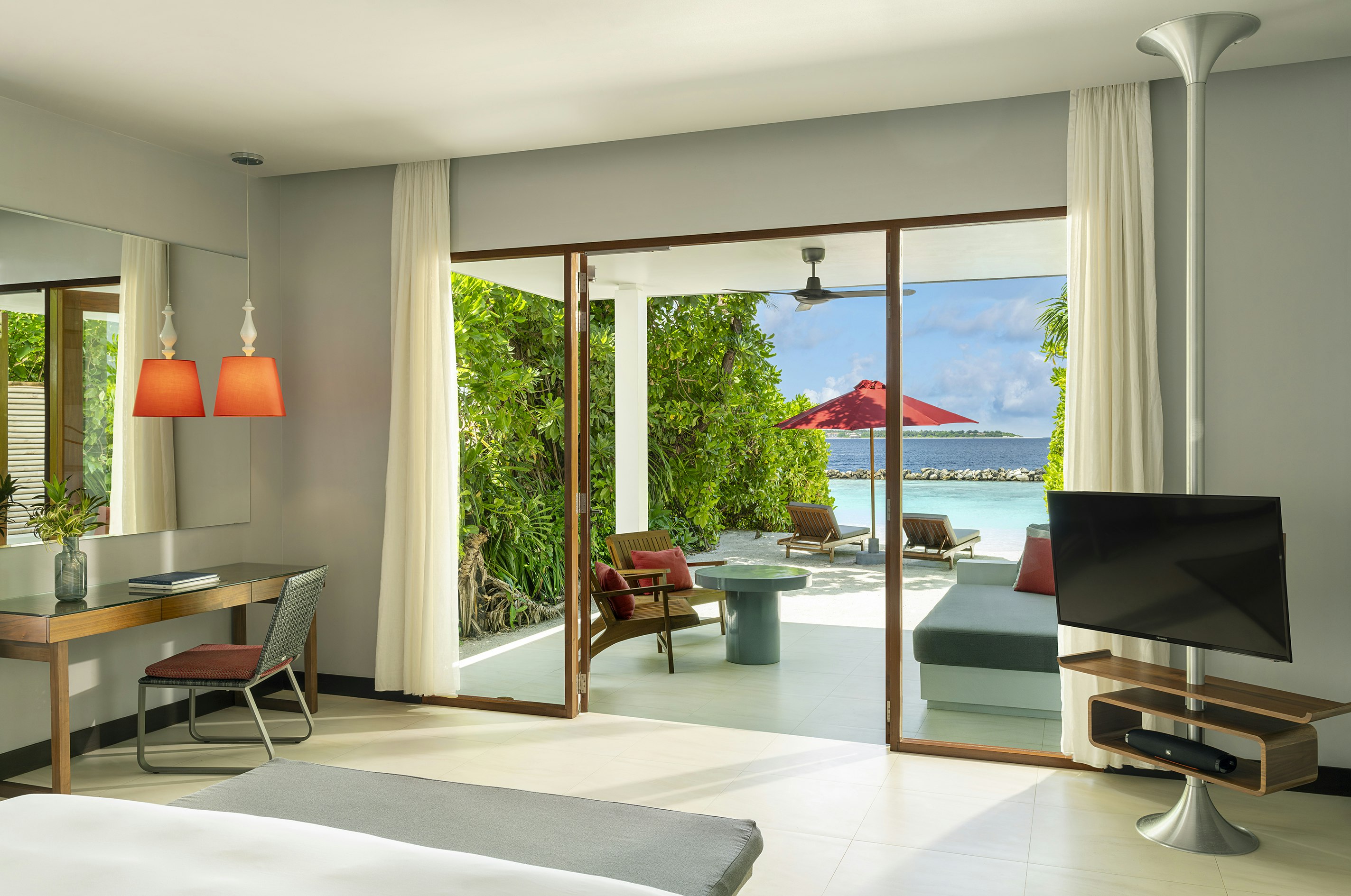 Beach Villa with Garden Pool Photo 2