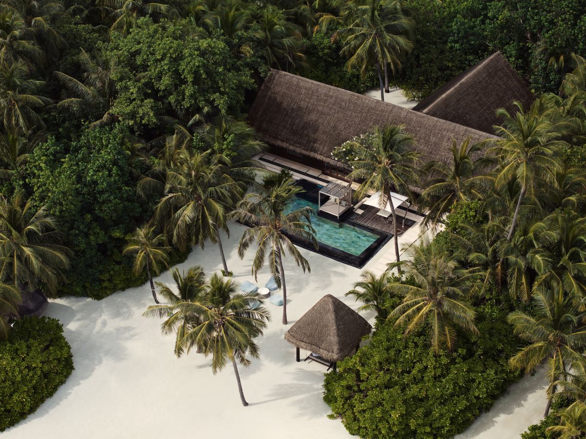 Grand Beach Villa with Pool (2 bedrooms) Photo 1