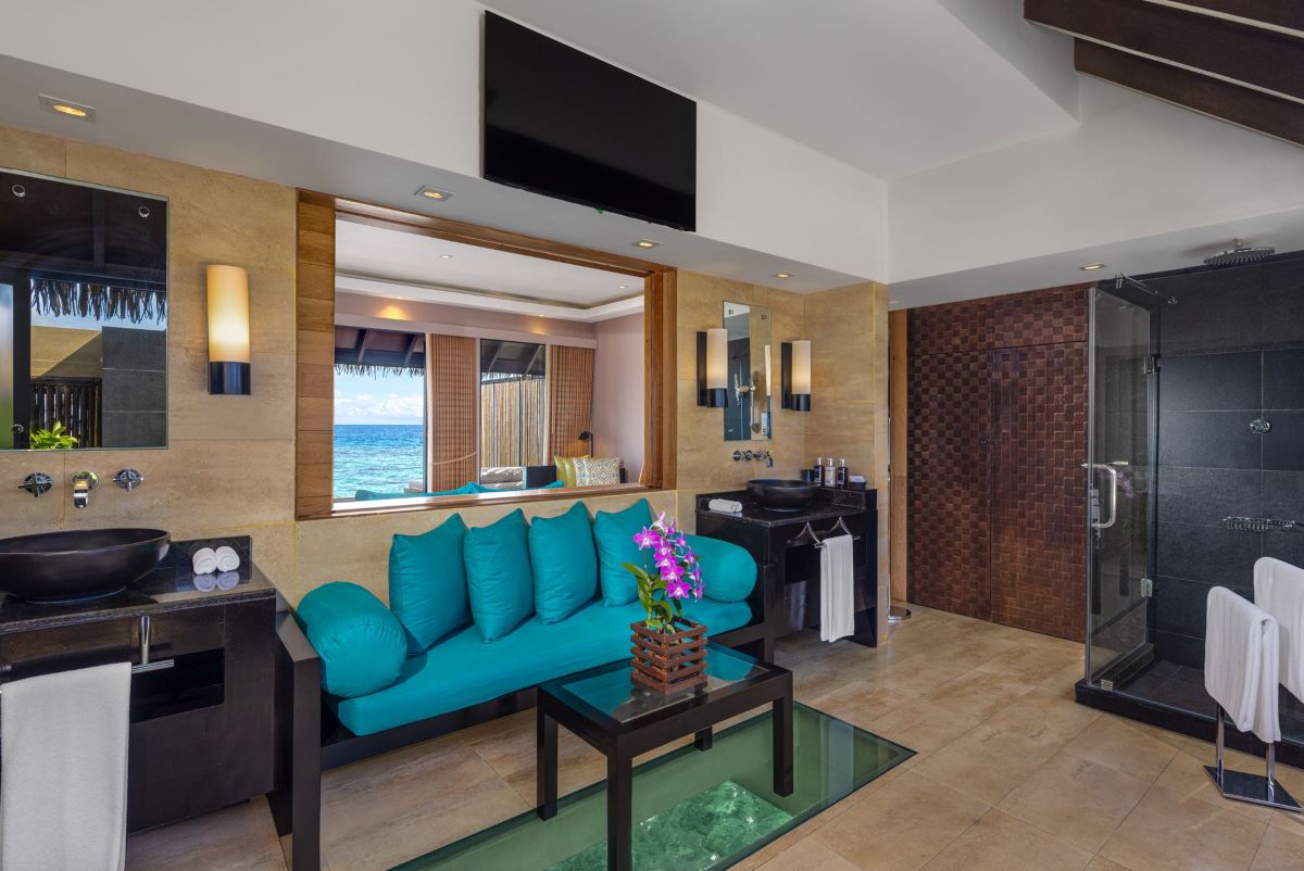 Overwater Villa Jacuzzi Photo 4