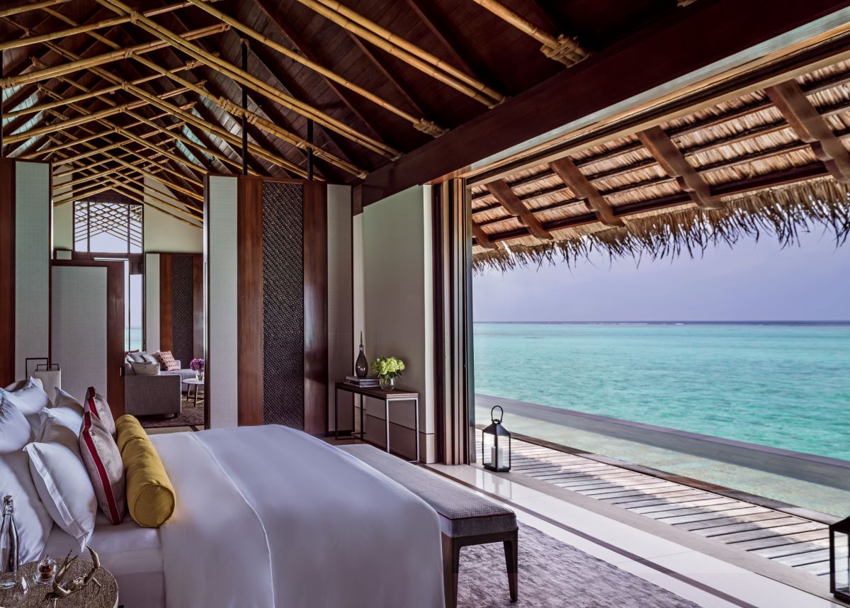 Grand Water Villa with Pool Photo 3