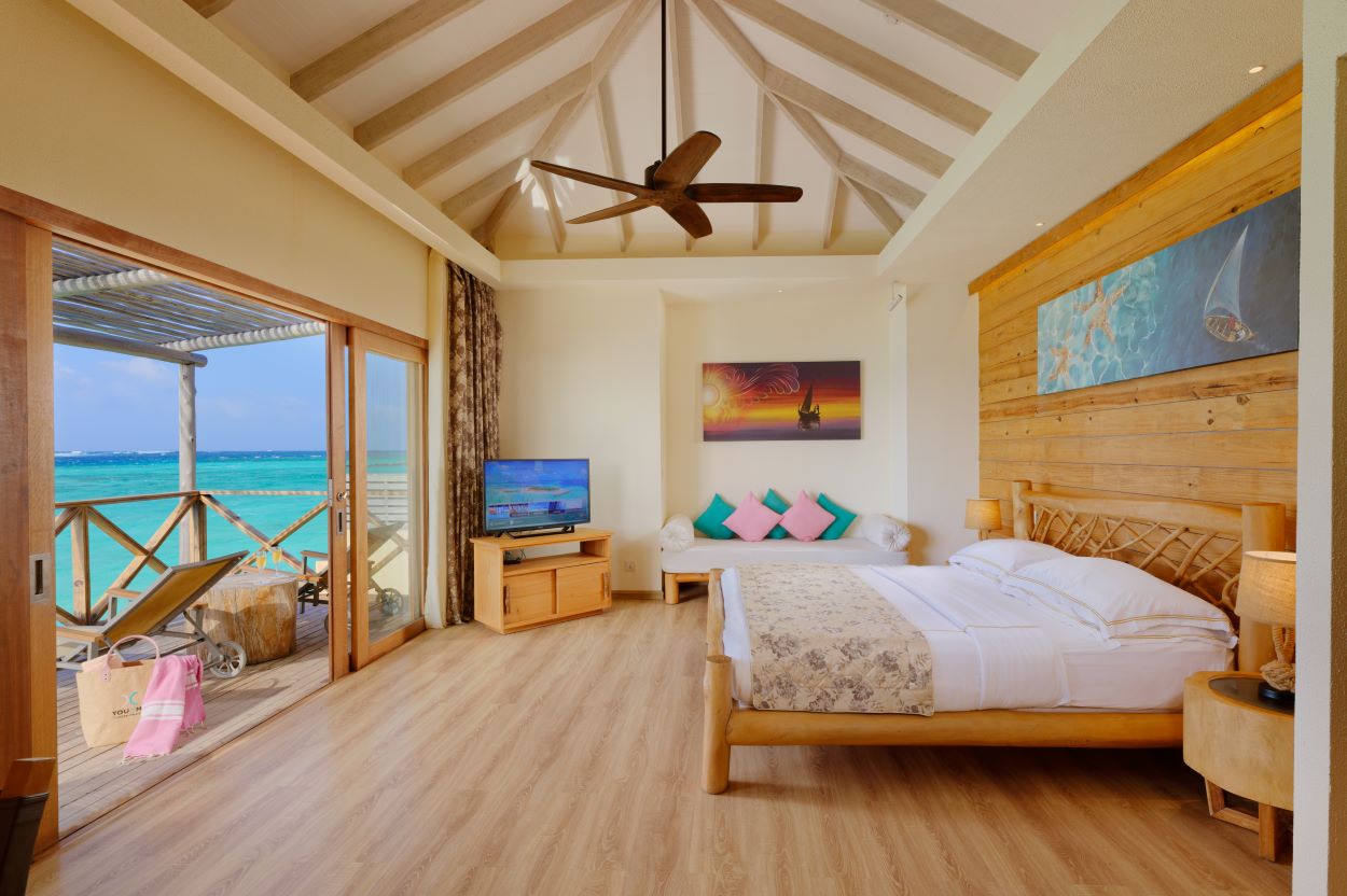 Aqua Suite with Slide Photo 3