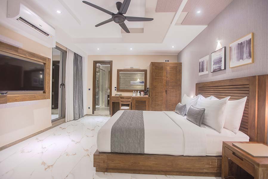 Samann Suite with Balcony Photo 3