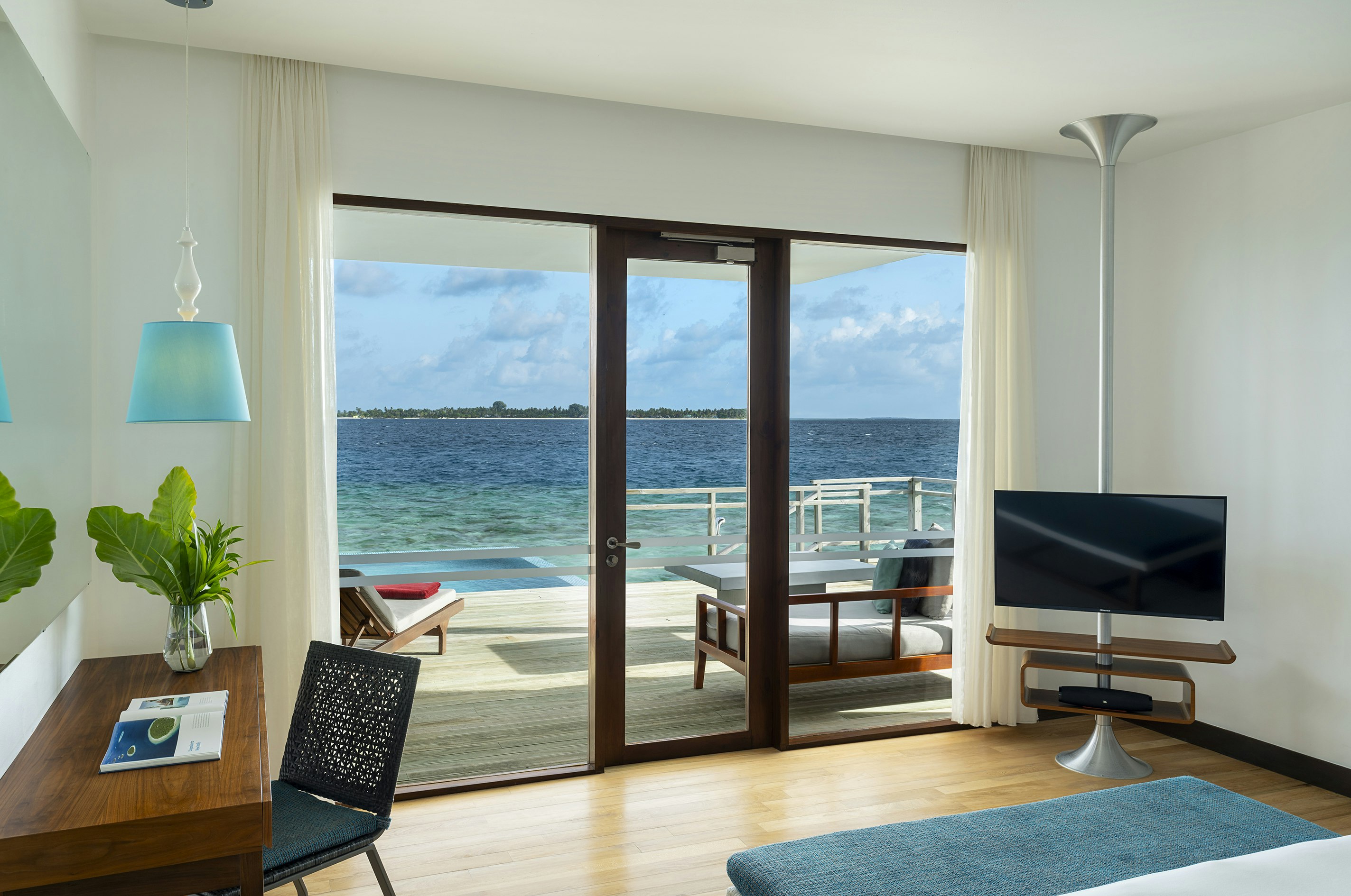 Lagoon Villa with Pool Photo 4