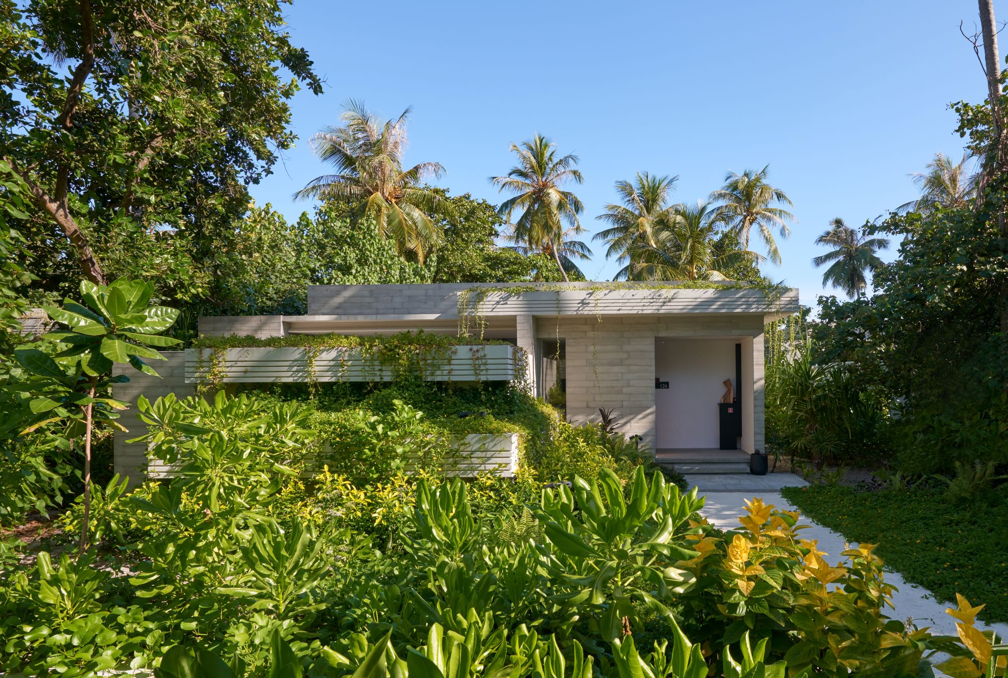 One Bedroom Beach Pool Villa Photo 2