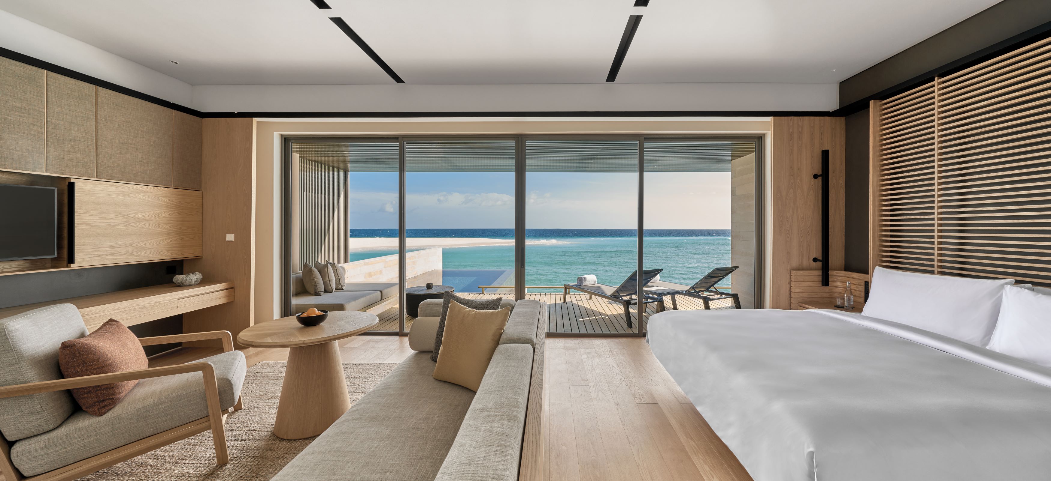 One Bedroom Lagoon Overwater Pool Villa Photo 2