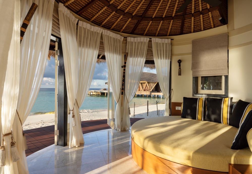 Grand Beachfront Pool Villa Photo 2