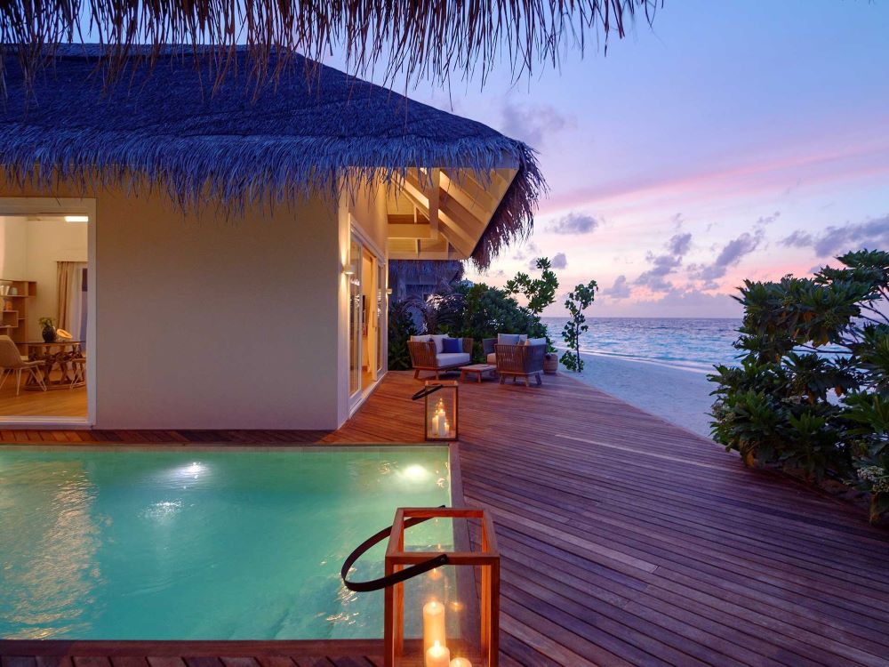 Deluxe Beach Suite with Pool Photo 2