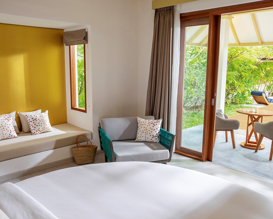 Romantic Beach Villa with Pool Photo 2