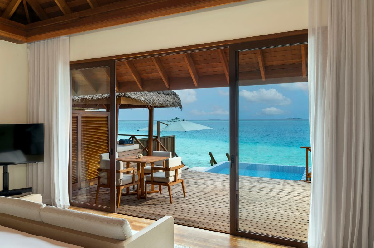 Lagoon Bungalow with Pool Photo 3