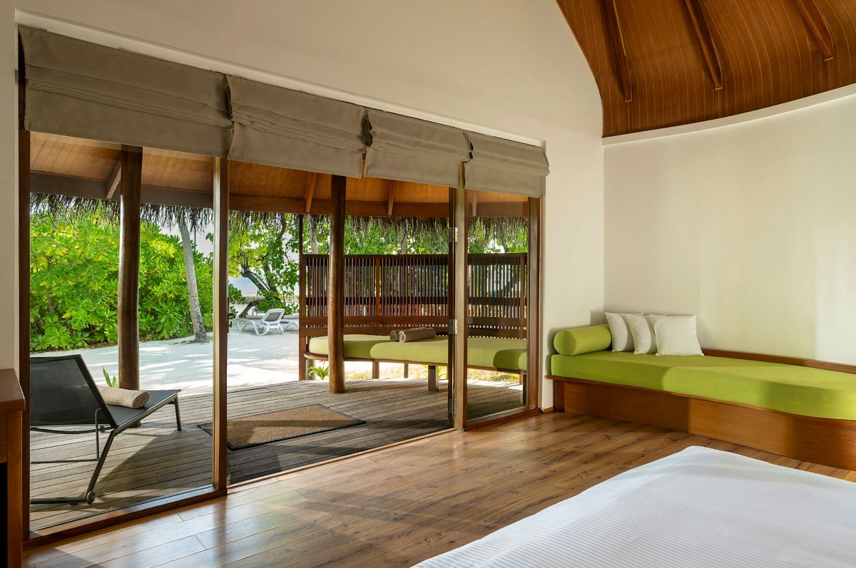  Superior Beach Villa Photo 1