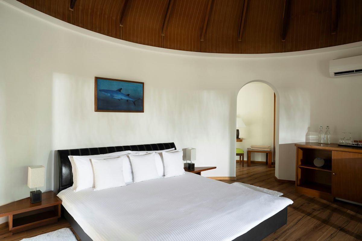  Superior Beach Villa Photo 2