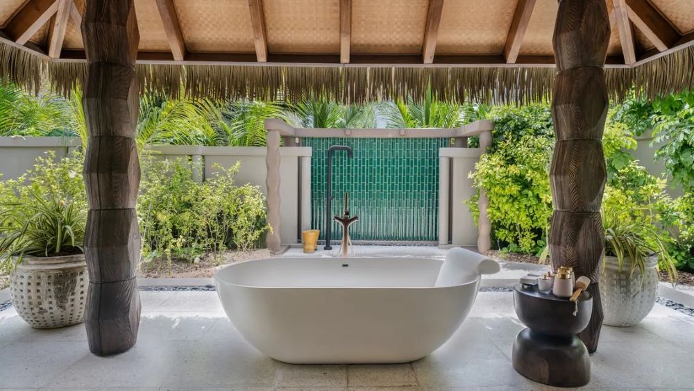Three Bedroom Beach Residence with Pool Photo 5
