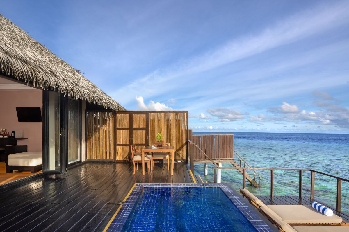 Honeymoon Villa with Private Pool and Jacuzzi Photo 4