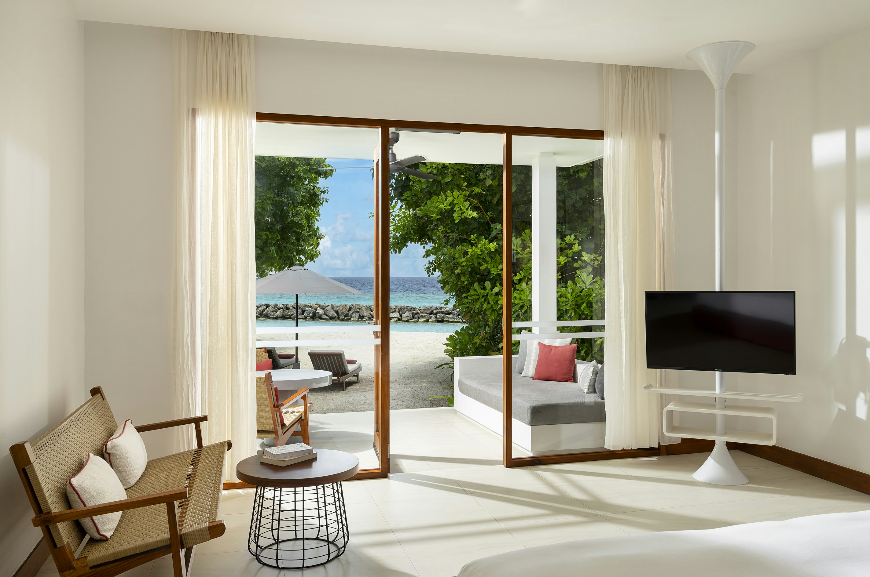 Deluxe Beach Bungalow Photo 4
