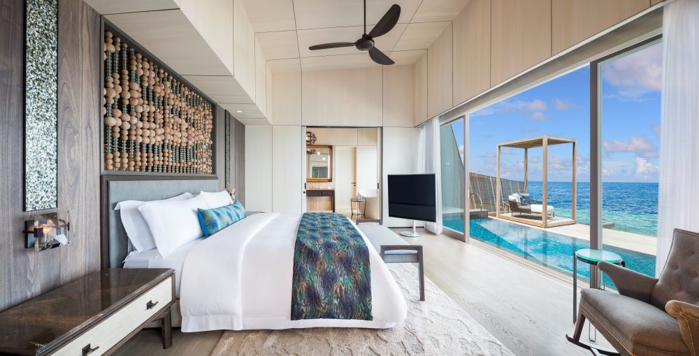 Overwater St. Regis Suite Photo 3