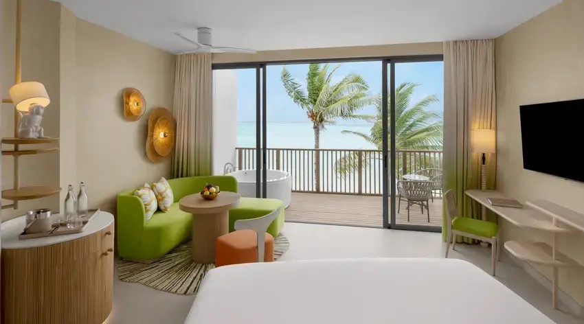 Mirage Panoramic Room with Jacuzzi Photo 2