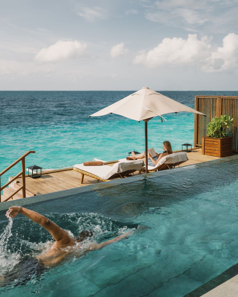 Luxury Sunset Water Villa Pool Photo 4