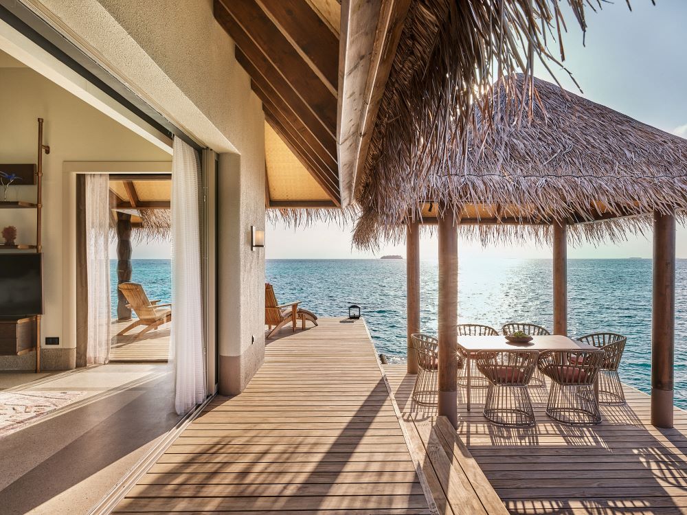 Three Bedroom Ocean Residence with Pool Photo 3