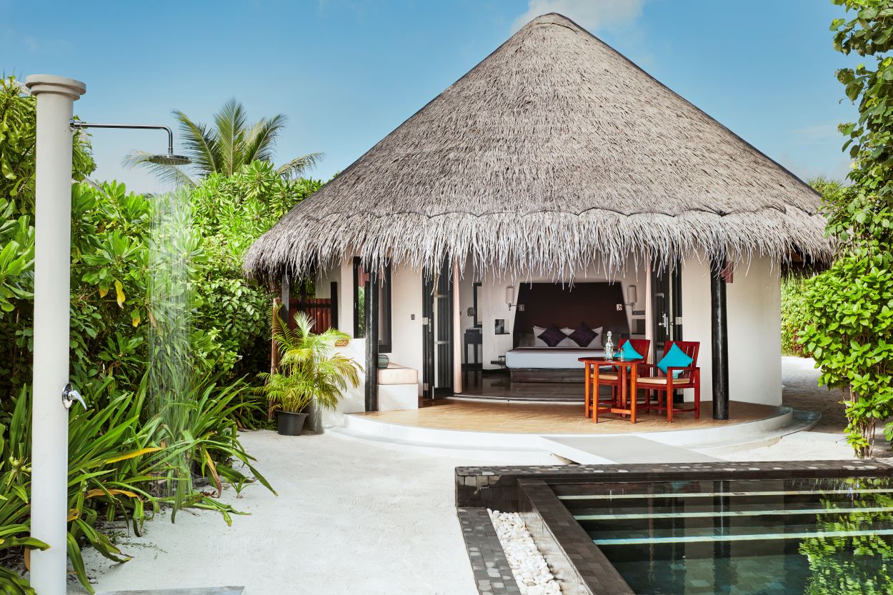 Deluxe Beach Villa with Pool Photo 2