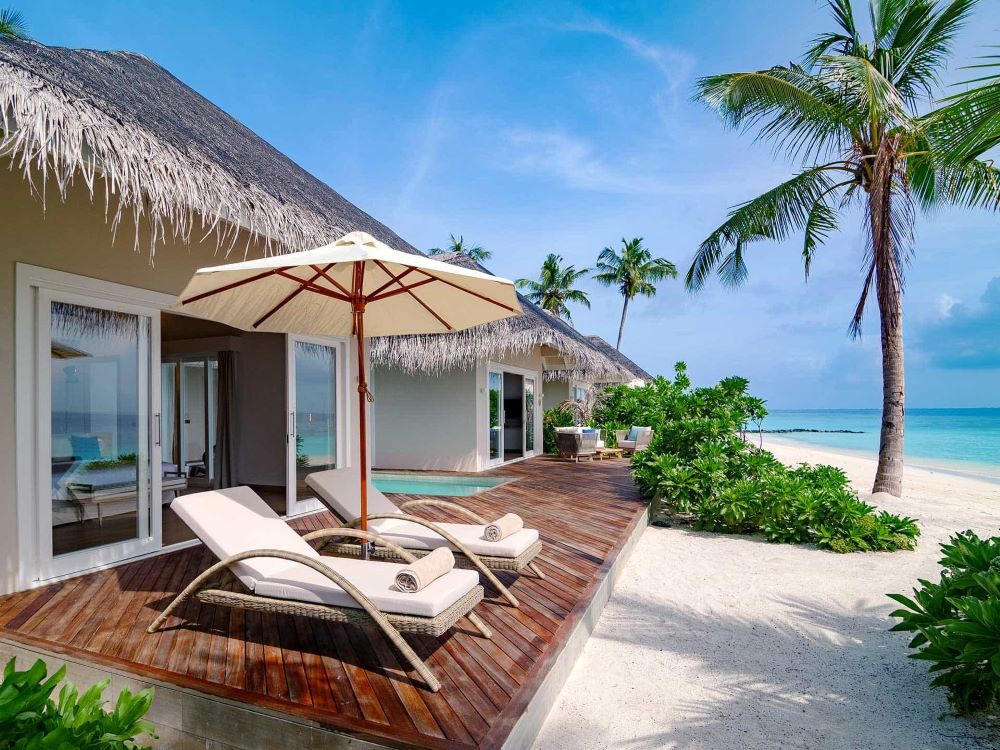 Deluxe Beach Suite with Pool Photo 1