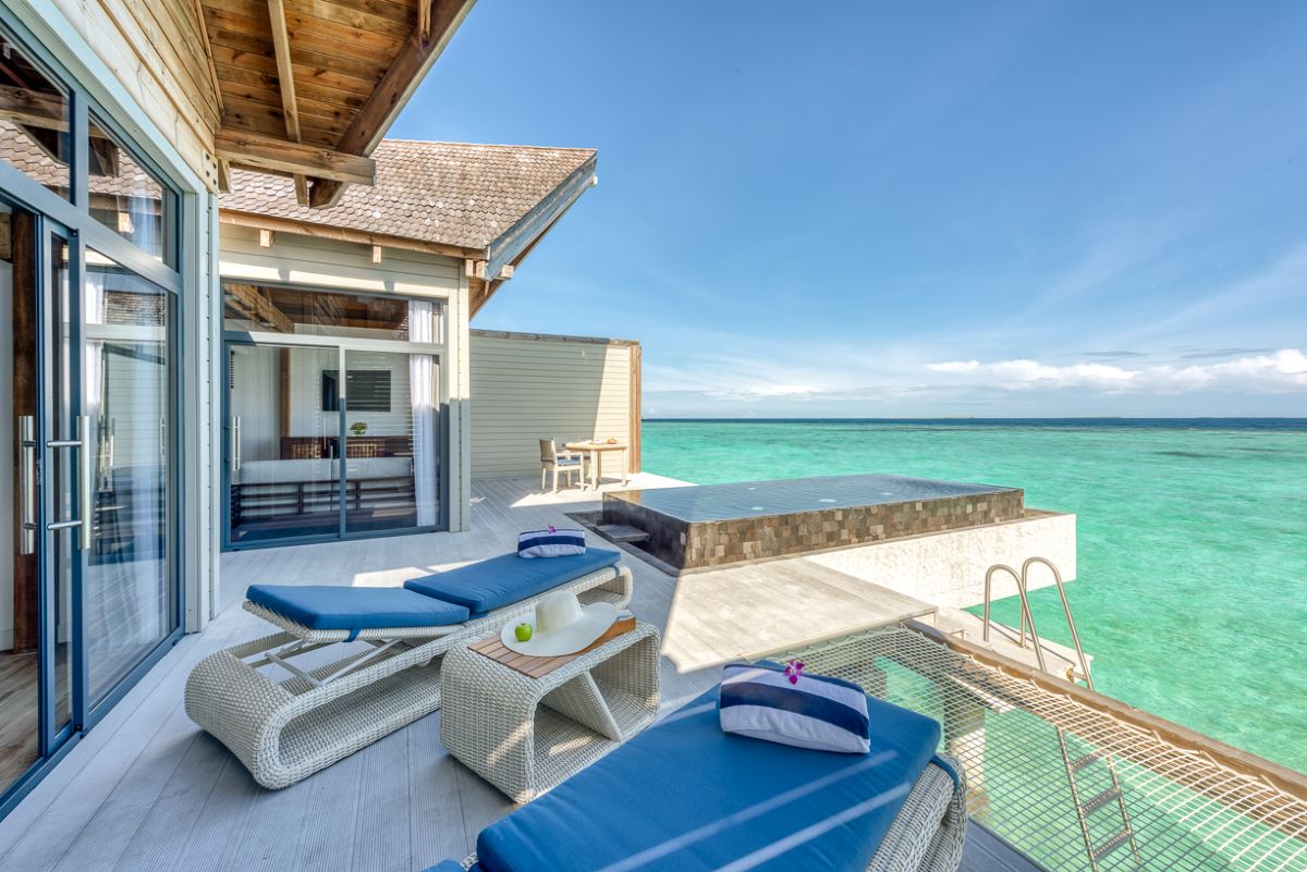 Overwater Pool Villa Ocean Photo 3