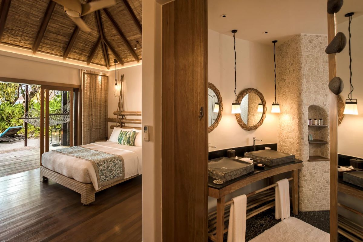 Constance Moofushi, Maldives
