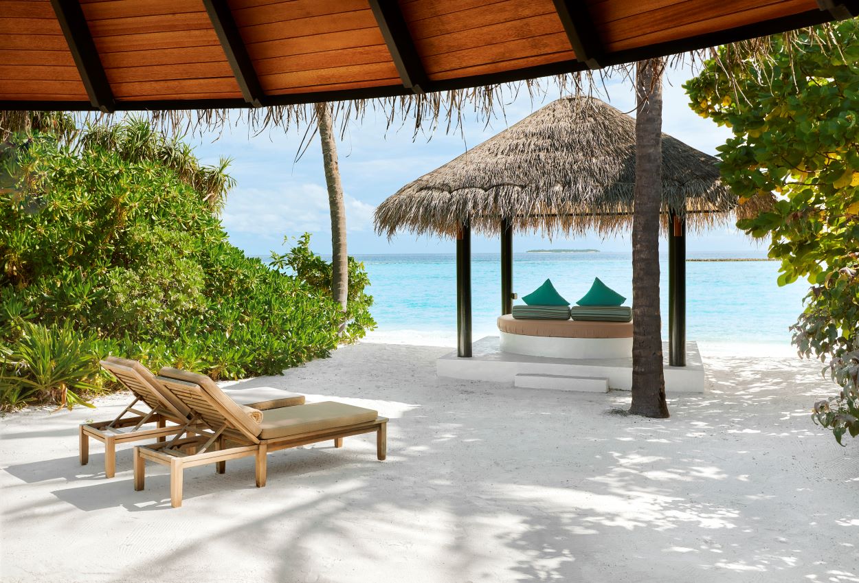 Deluxe Beach Villa with Pool Photo 1