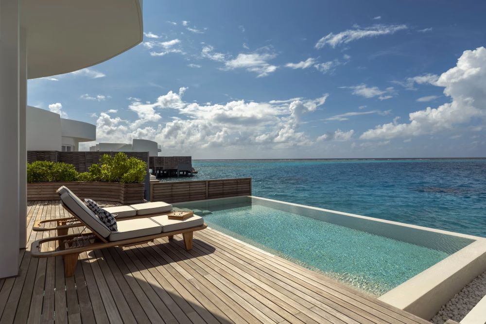 One Bedroom Water Villa with Pool Photo 3