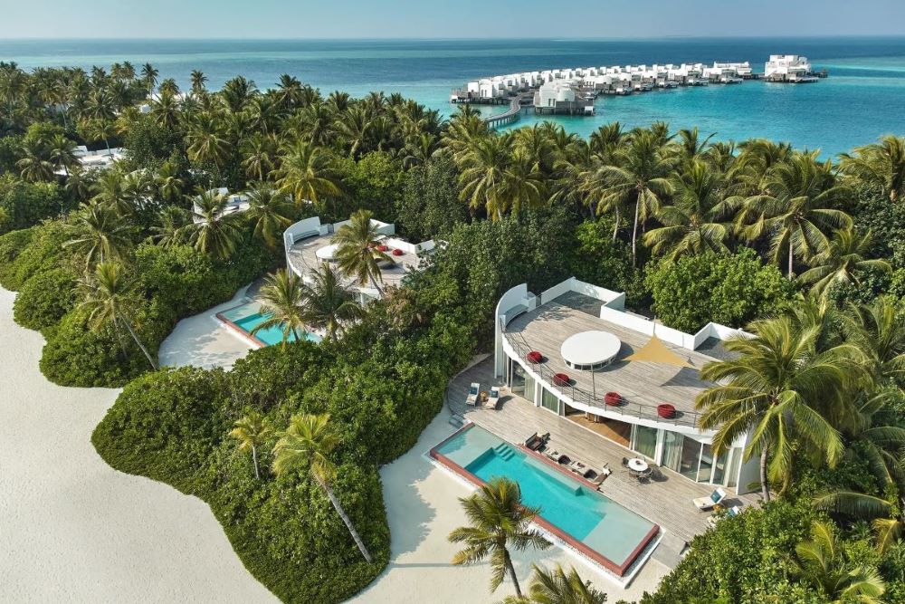 Two Bedroom Sunrise Beach Residence with Pool Photo 1