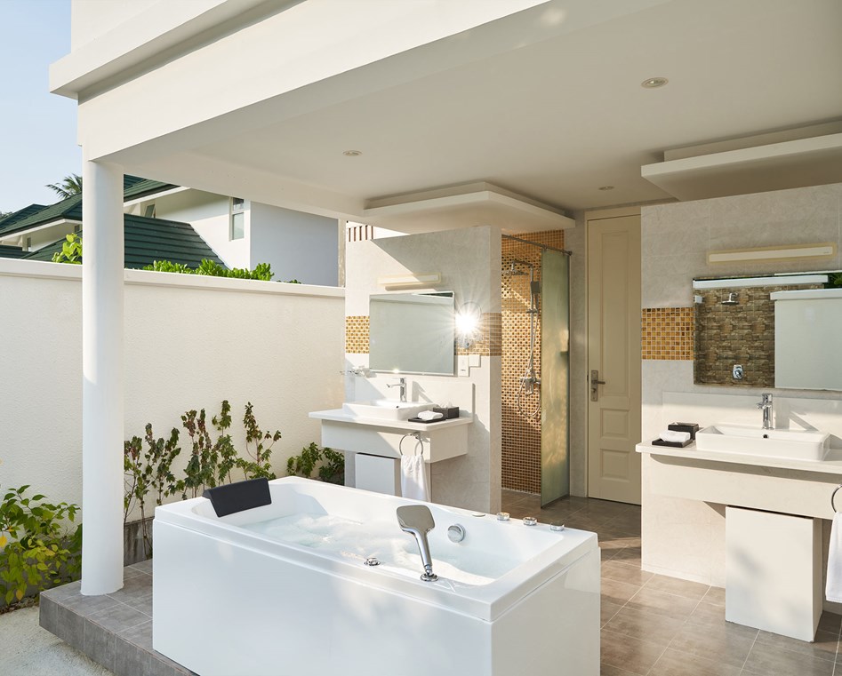 Four Bedroom Beach Residence with Pool Photo 2